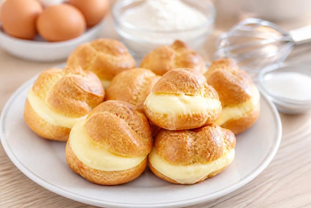 découvrez notre recette facile et rapide pour réussir de délicieux choux à la crème maison, parfaits pour toutes les occasions gourmandes.