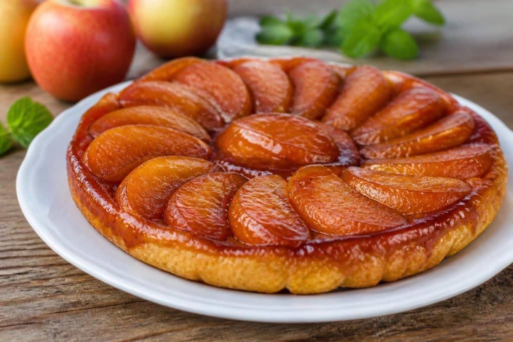 découvrez notre recette traditionnelle facile de tarte tatin aux pommes, pour un dessert authentique et savoureux à partager en famille.